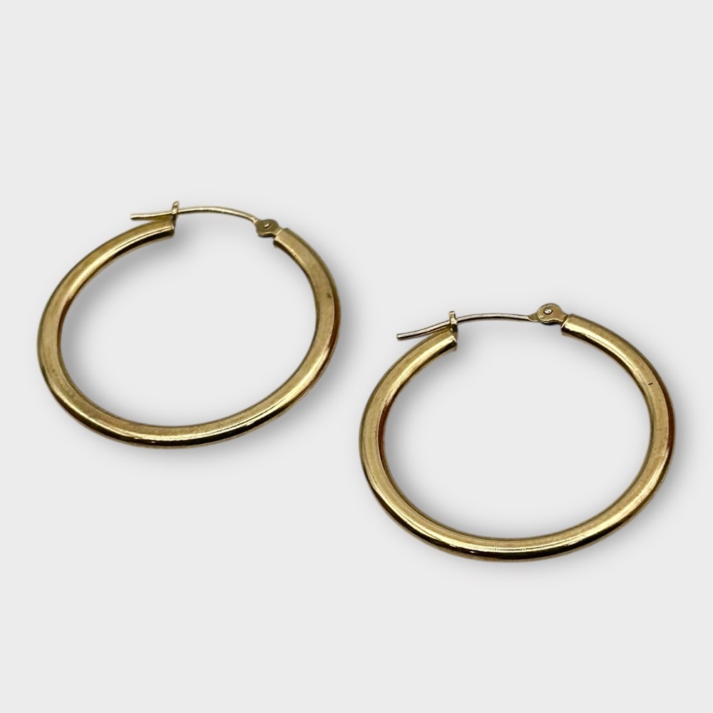 Elegant Gold Hoop Earrings